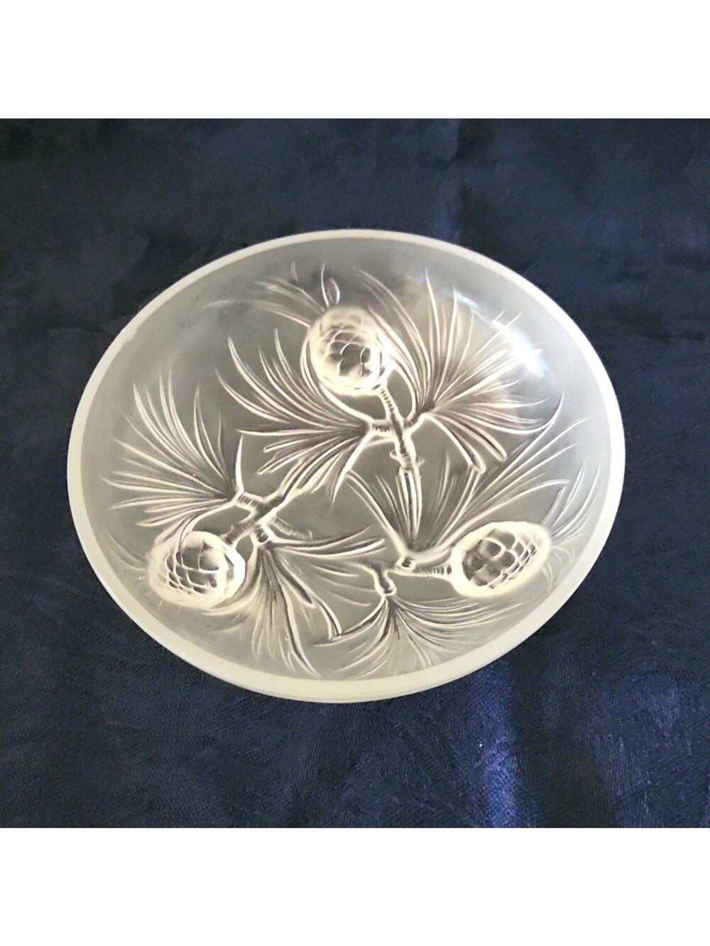 🍁🍂🌰Vintage Frosted Pinecone Molded Glass Bowl Winter Fall Decor Verlys?